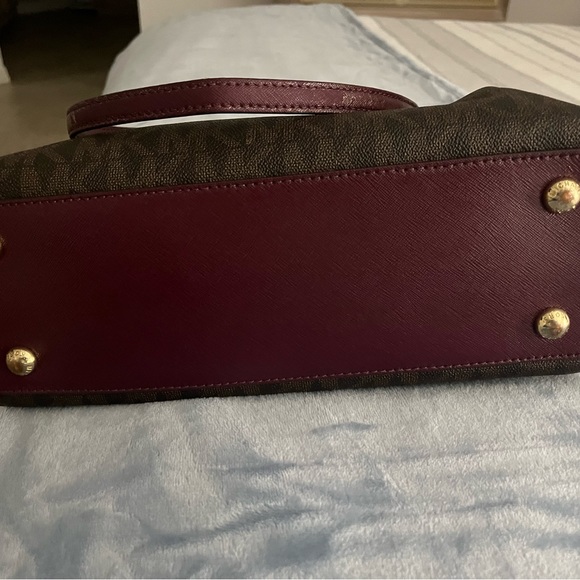 Michael Kors Purse - Picture 9 of 9